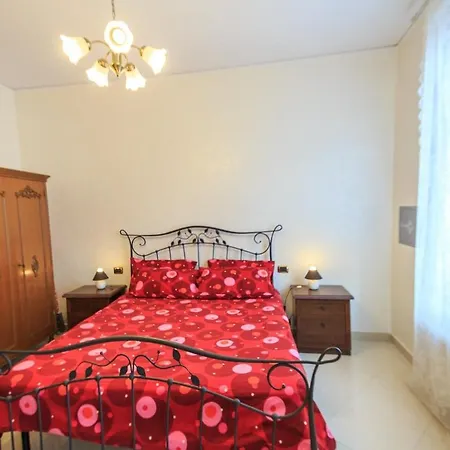 Appartamento A 30 Metri Dal Mare ヴァラッツェ